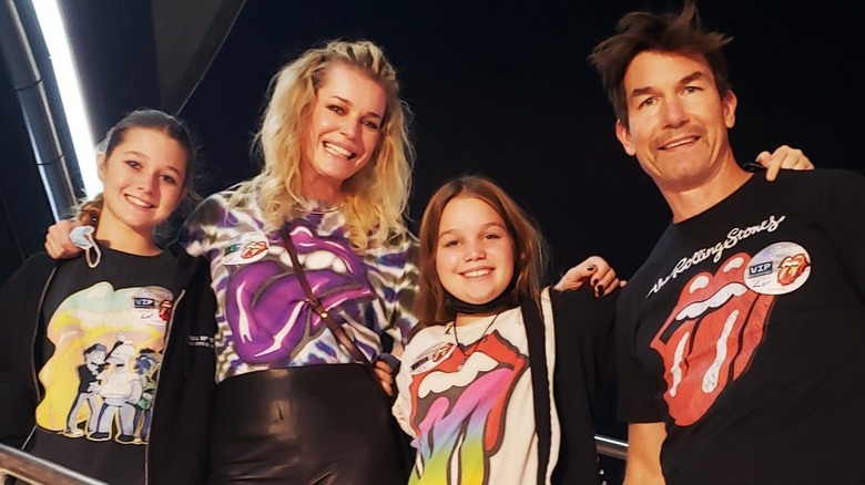 Rebecca Romijn and Jerry O'Connell with daughters