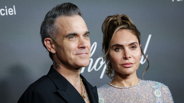 Robbie Williams and Ayda Field posing for photos