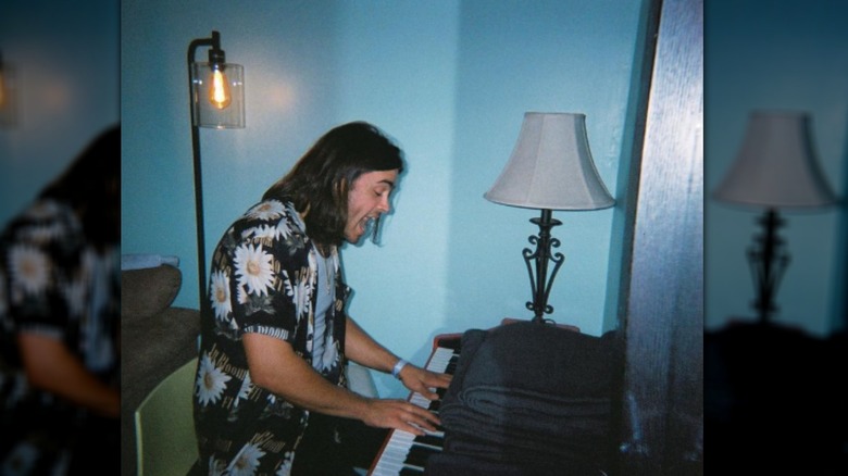 Derek Richard Thomas playing piano