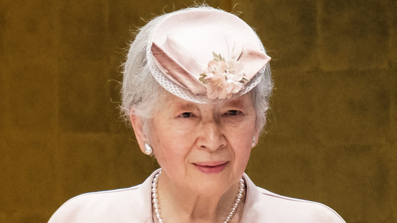 Empress Michiko posing 