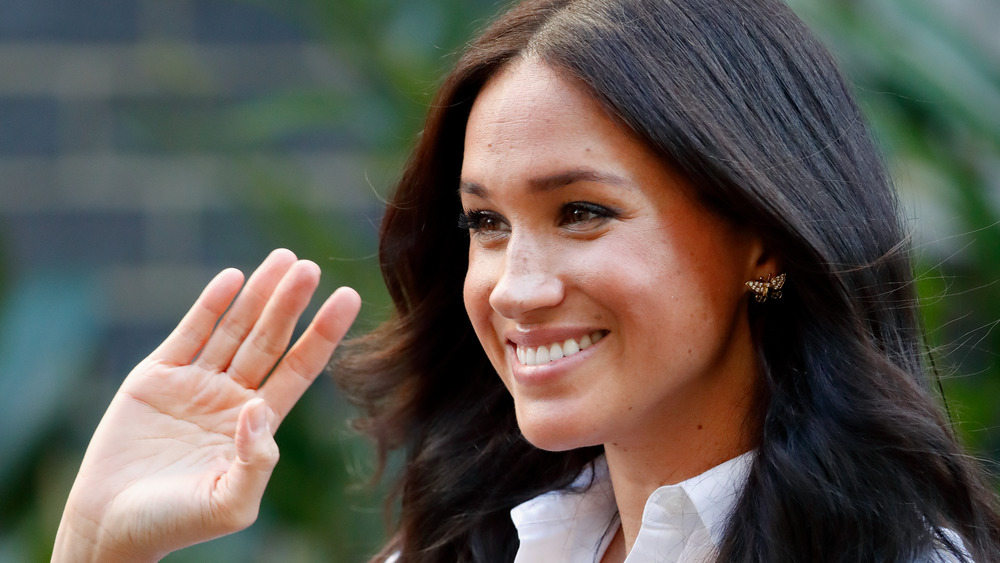 Meghan Markle waving to fans