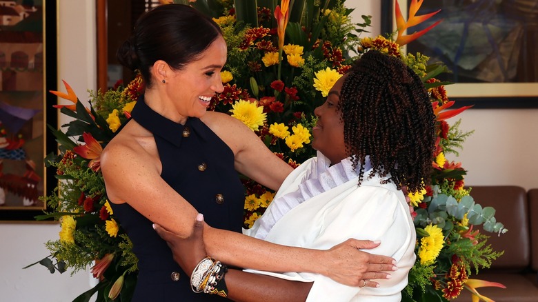 Meghan Markle hugging Francia Márquez