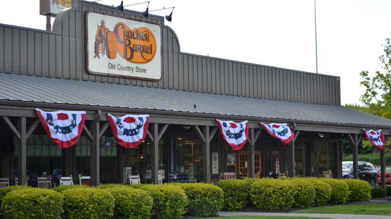 Exterior of Cracker Barrel restaurant