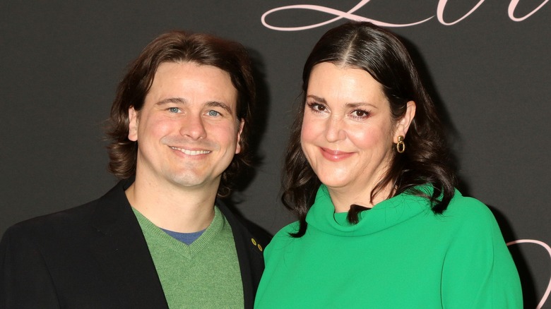 Melanie Lynskey and Jason Ritter smiling