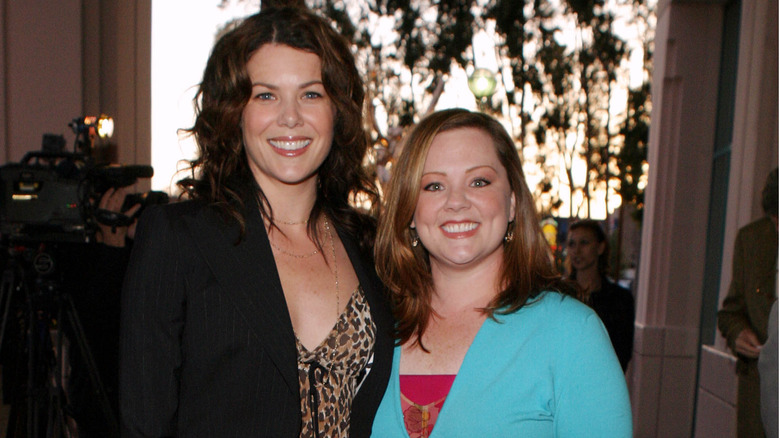 Melissa McCarthy and Lauren Graham behind the scenes of "Gilmore Girls" 