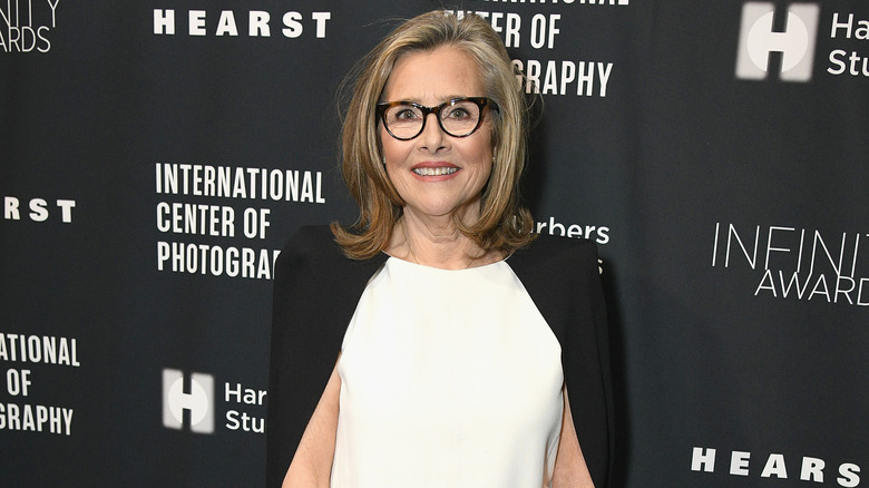 Meredith Vieira posing on the red carpet