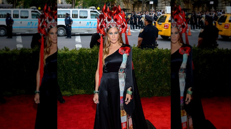 Sarah Jessica Parker in a red headpiece