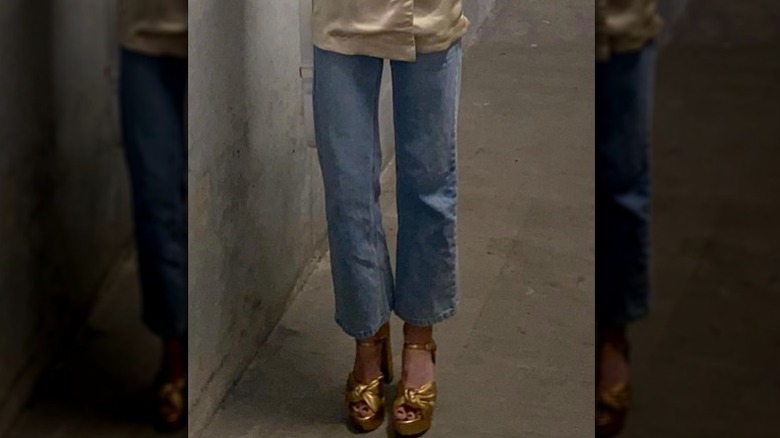 woman in a hallway wearing jeans