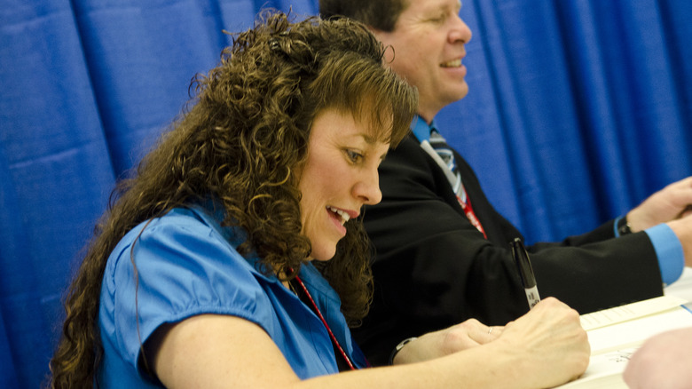 Michelle and Jim Bob Duggar signing autographs