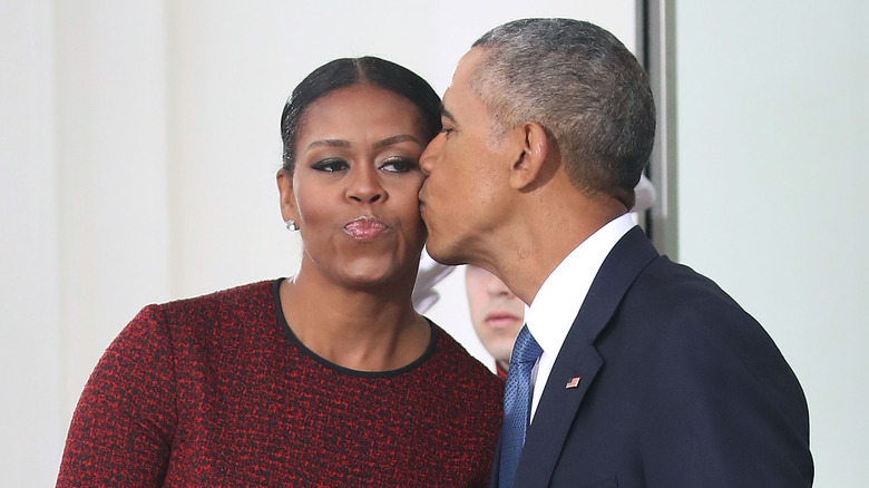Barack kissing Michelle's cheek