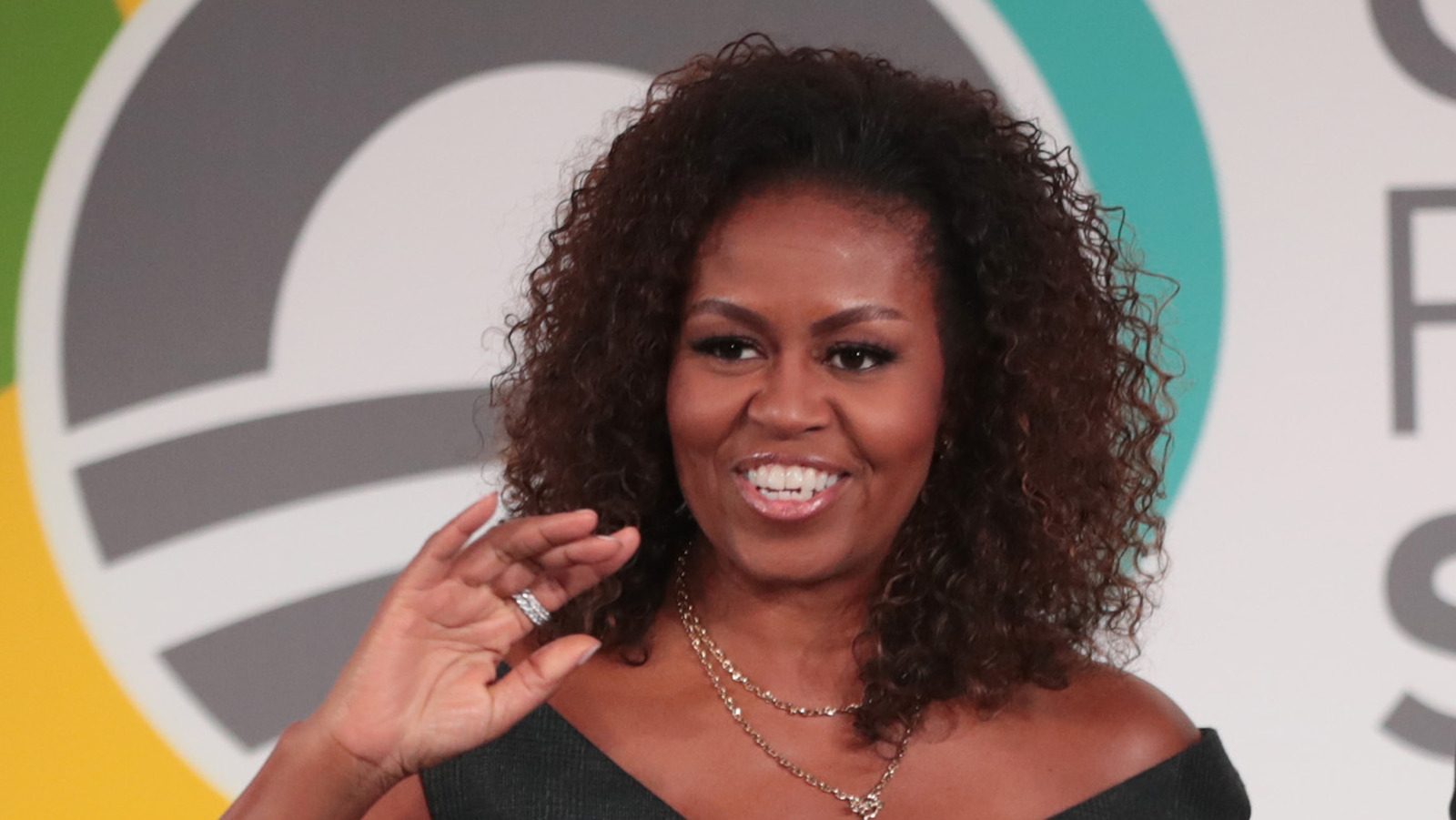 Michelle Obama Used A Clever Parenting Tactic To Talk Sasha And Malia ...