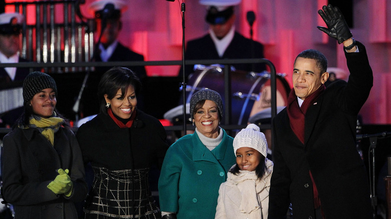 Barack, Michelle, Sasha and Malia Obama with Marian Robinson 