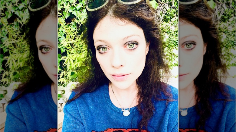 Michelle Trachtenberg in a selfie wearing sunglasses