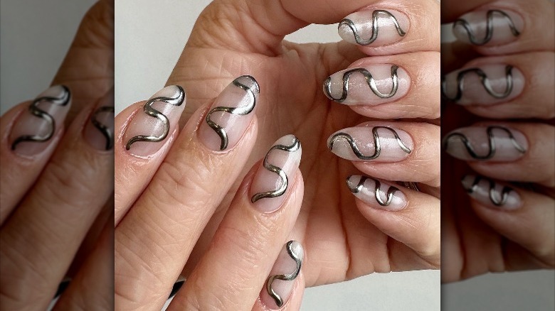 Mirrored nail art with snake-like curves