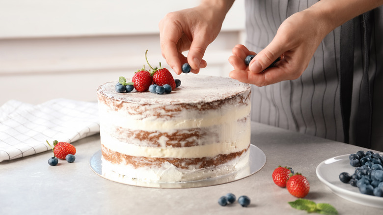 Decorating a wedding cake