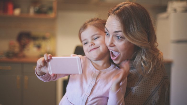 mother daughter selfie