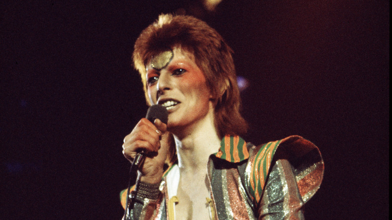 David Bowie smiling as Ziggy Stardust 