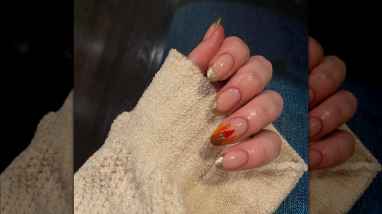 Golden-tipped nails with turkey accent