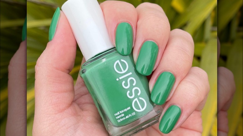 kelly green nails