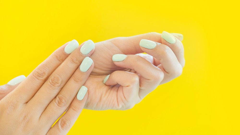 pastel green nails, a 2020 nail trend