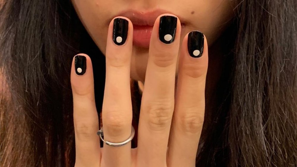 "On the dot," a 2020 nail trend