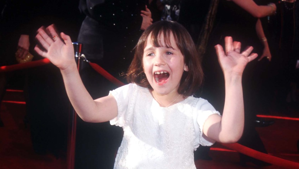 Mara Wilson waving