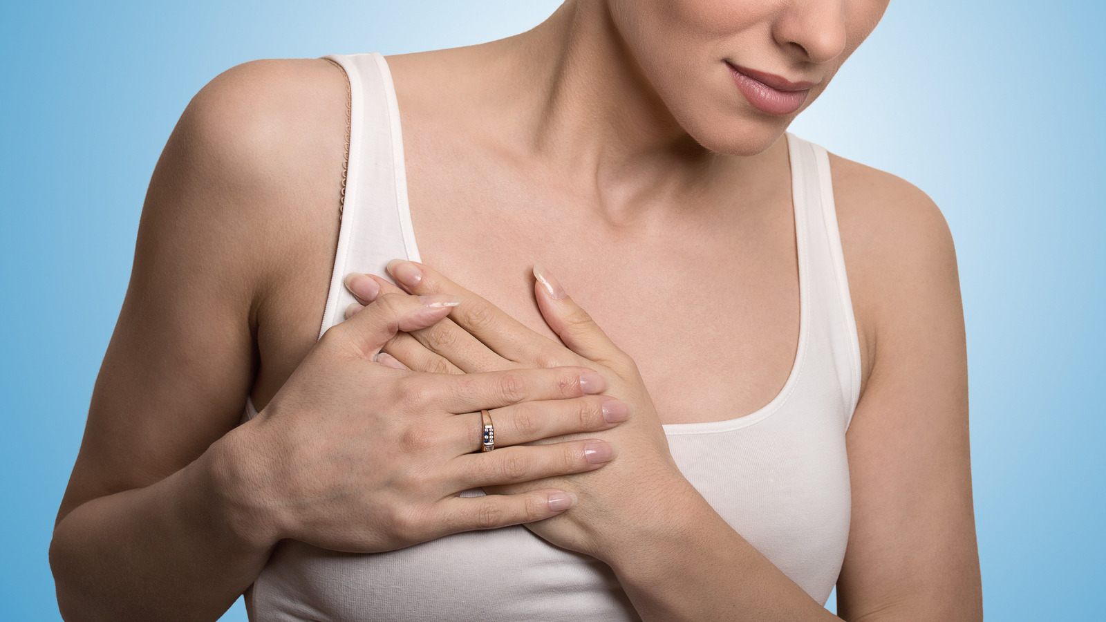в чем причина болей в груди у женщин фото 116