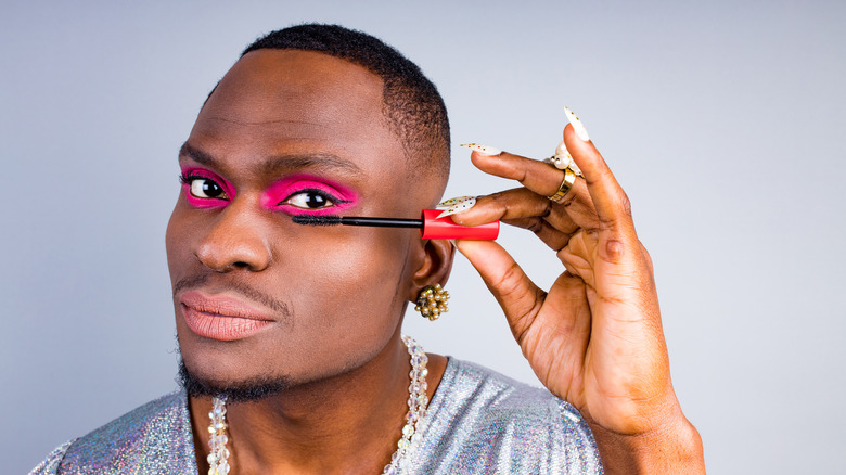 Man applying mascara 