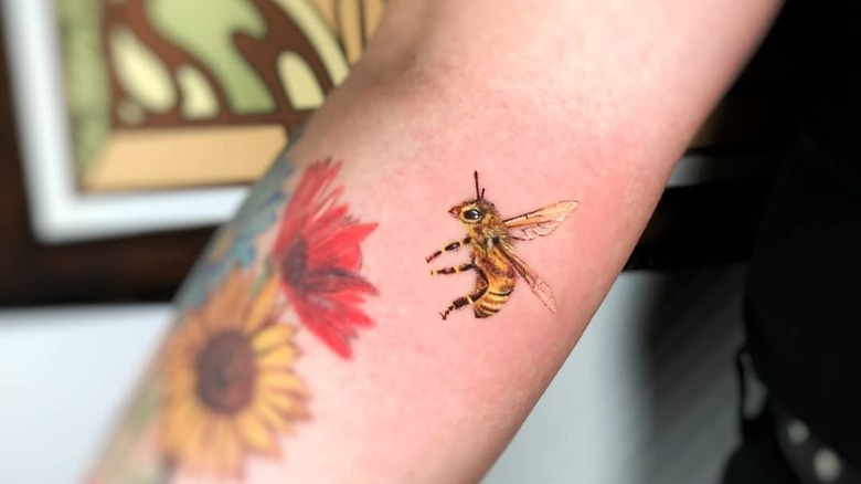 Micro realist design of a bee