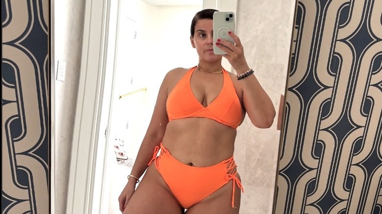 Nelly Furtado makeup-free bikini picture