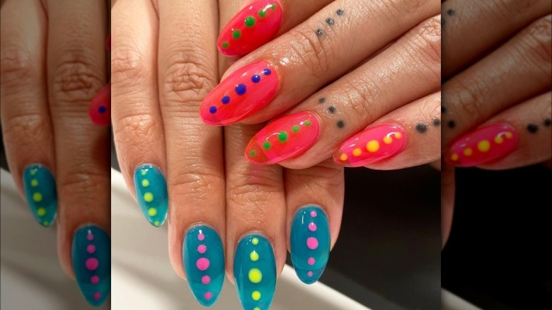 Dotted nails 