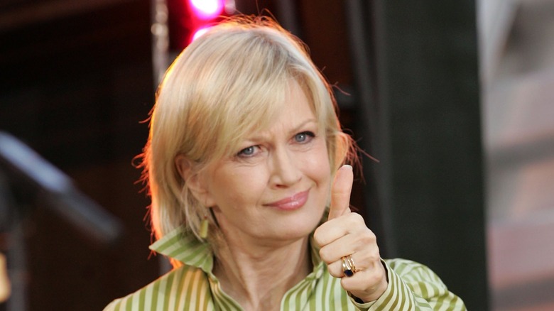 Diane Sawyer giving thumbs up