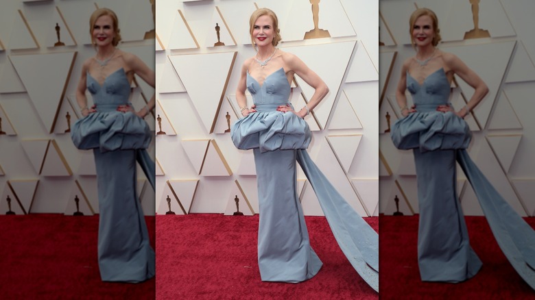 Nicole Kidman posing in blue gown at the 2022 Oscar