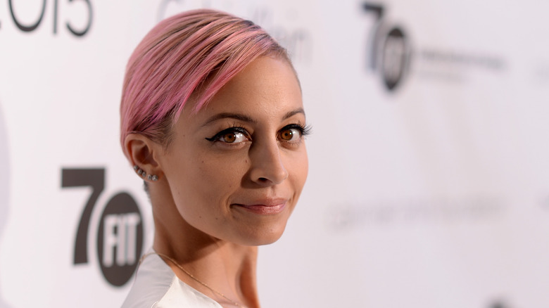 Nicole Richie posing on the red carpet