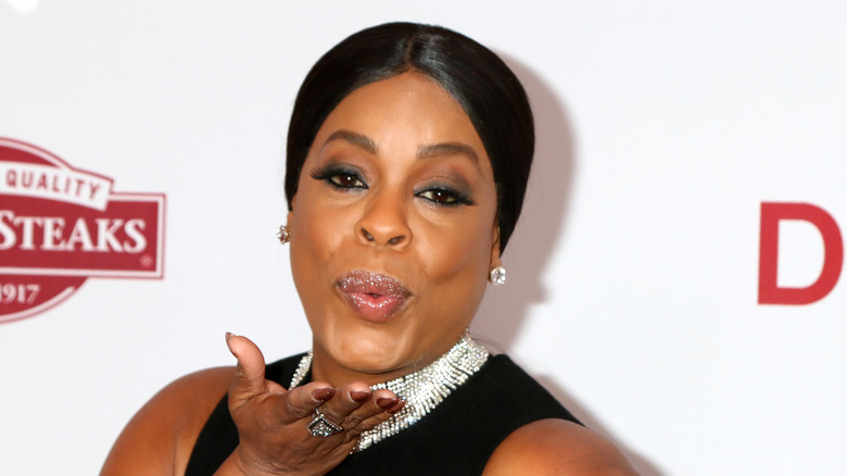 Niecy Nash blowing a kiss