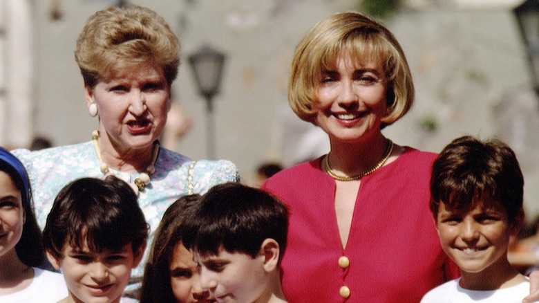 Hillary Clinton with children on official Italy visit