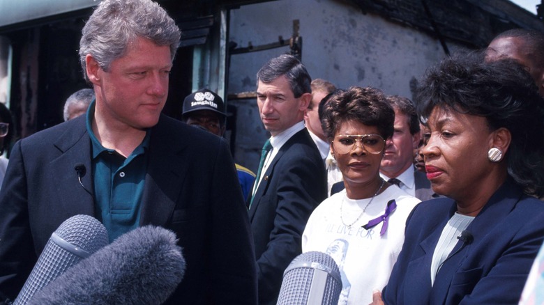 Bill Clinton stands with singer Dionne Warwick and Maxine Waters on May 4, 1992 in Los Angeles, CA.