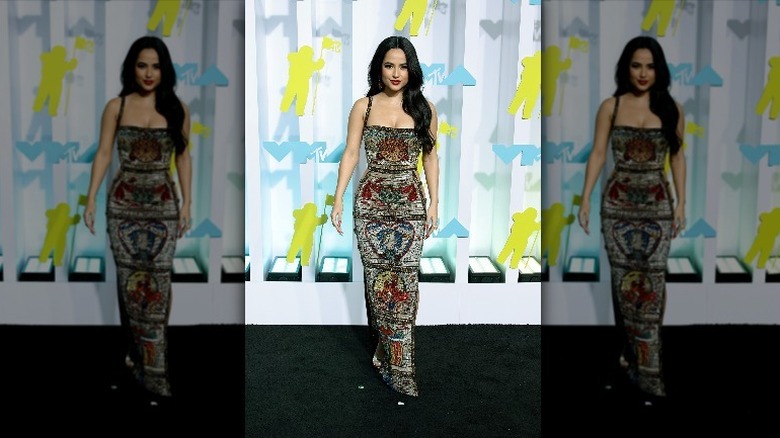 Becky G poses at the 2022 MTV VMAs