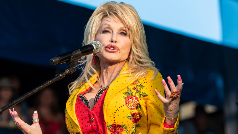 Dolly Parton performing