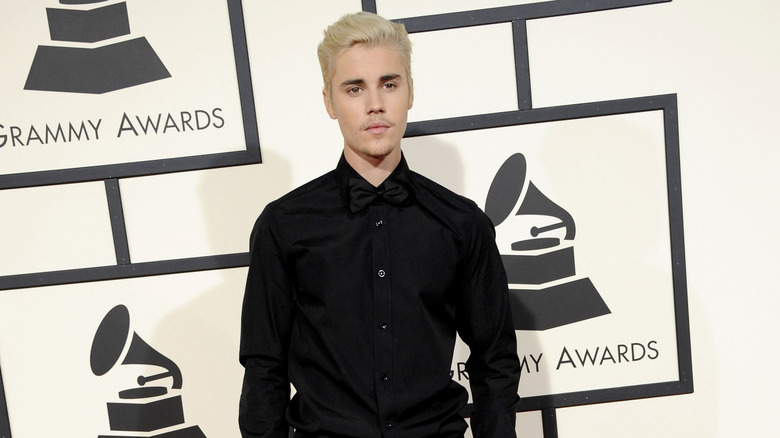 Justin Bieber poses at the Grammys