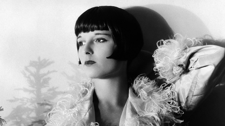 Louise Brooks posing 