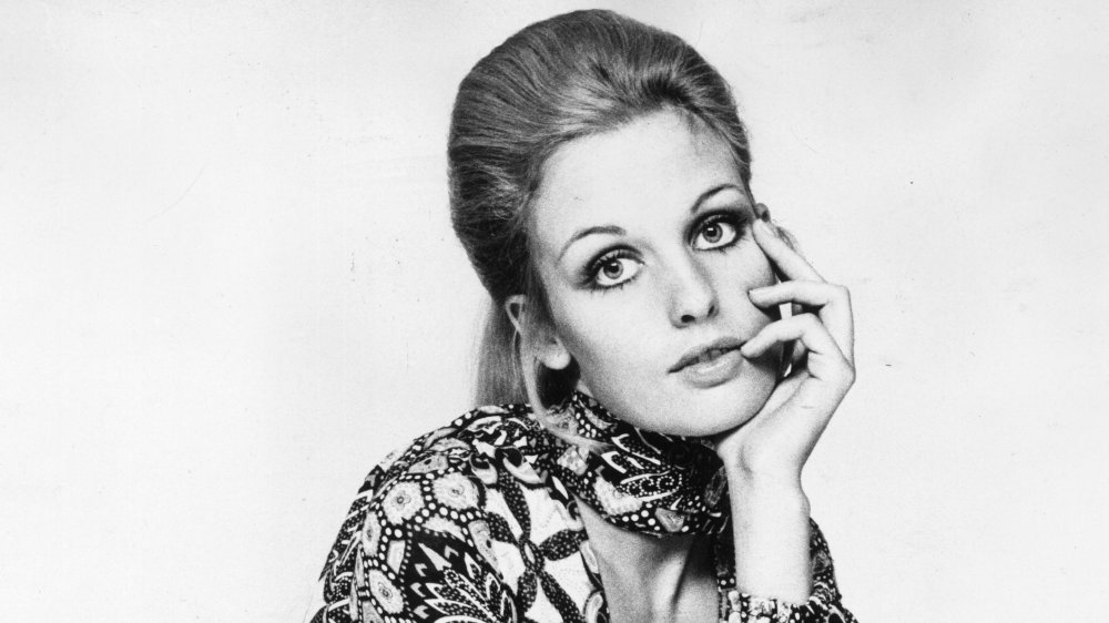 Twiggy with an old-school makeup trend