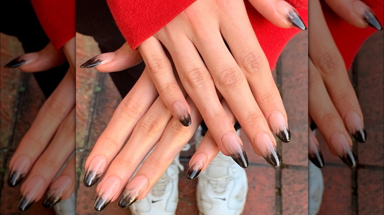 Smoky black ombre nails 