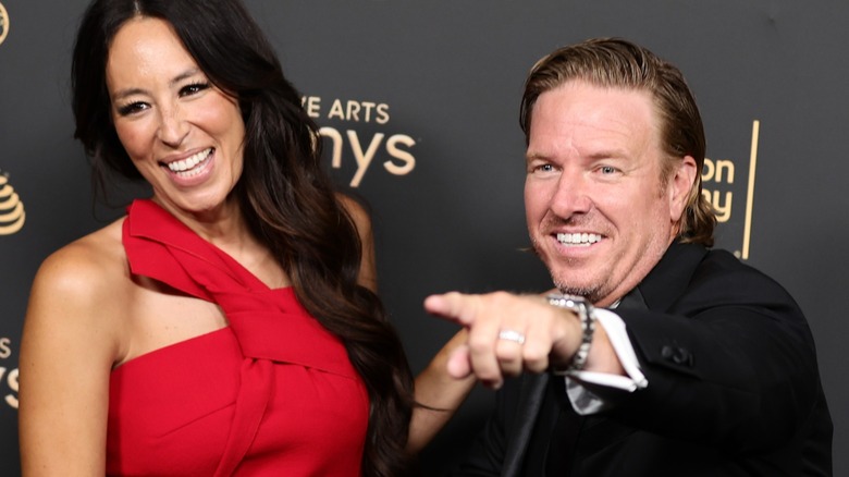 Joanna Gaines and Chip Gaines smiling on the red carpet