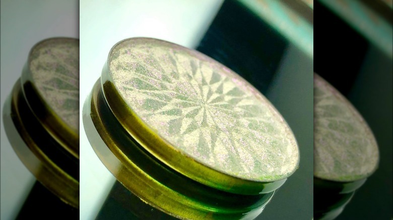 Bitter Lace Beauty Luster Highlighter in shade Luster
