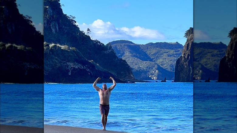 Martin Henderson swimming on vacation