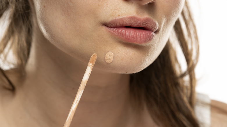 woman applying makeup