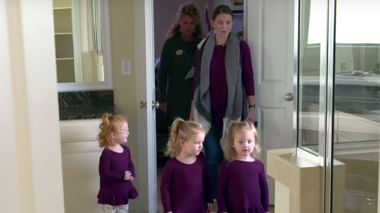 The Busbys house hunting on OutDaughtered