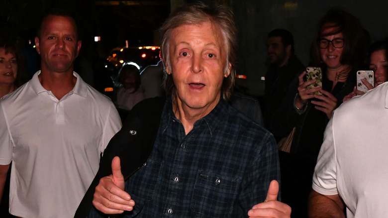 Paul McCartney sticking thumbs up