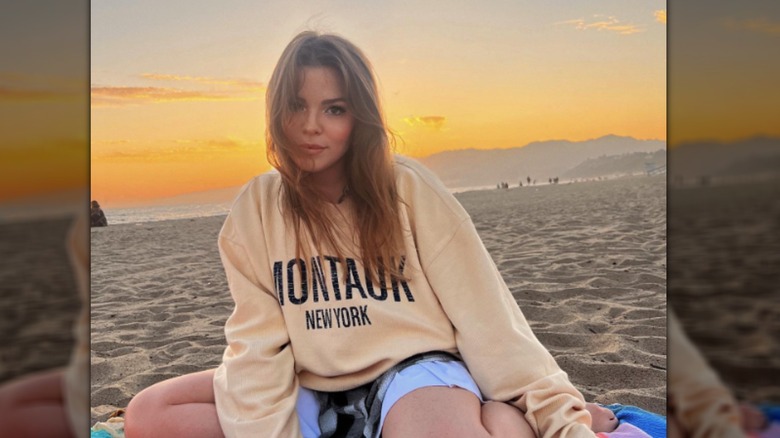 Lulu Simon posing on a beach